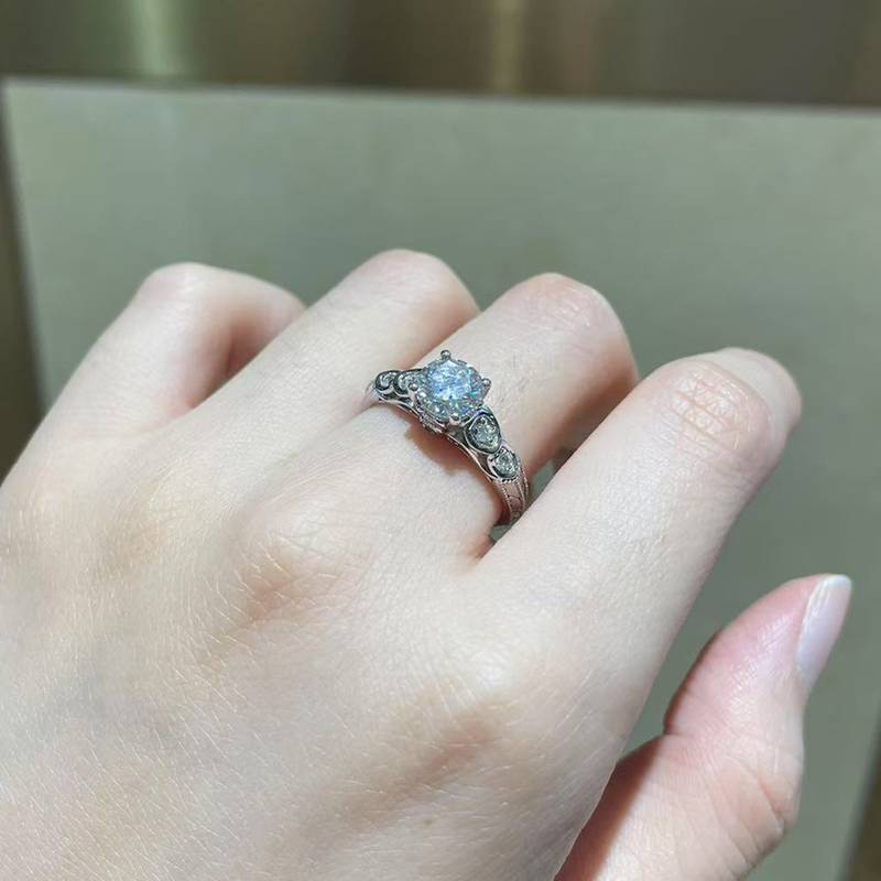 单头Women's RingS925银镀白金定制选款主石Moissanite1.0ct/副石高碳钻